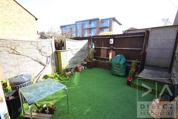 Middle Lane, Epsom, KT17 - Photo 1