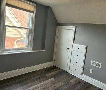 For Lease - 282 Brant Avenue, Brantford, Ontario - Photo 1