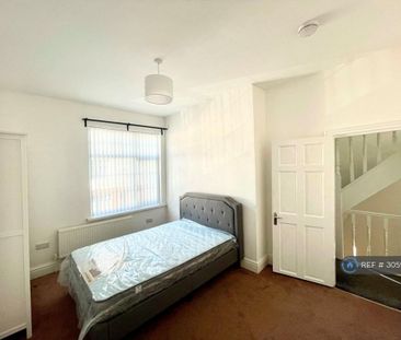 3 bedroom end of terrace house to rent - Photo 5