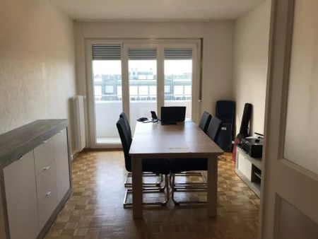 Appartement rénové avec balcon et bien situé - Foto 2