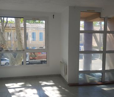 STUDIO AVEC CHAMBRE SALON DE PROVENCE - Photo 1