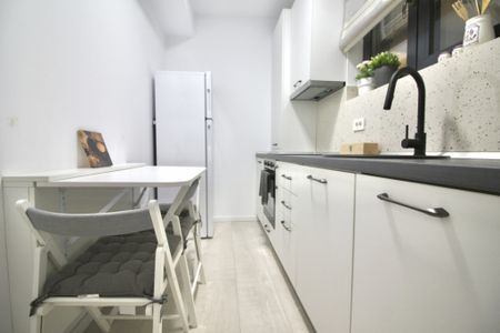 PARCUL CAROL-MITROPOLIT GRIGORE, GARSONIERA COCHETA, BLOC 20 - Fotografie 4