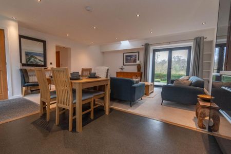 3 bedroom mews to rent - Photo 2