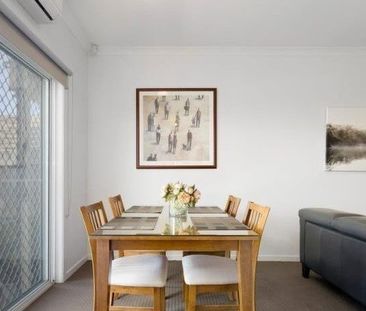 Neat 3 Bedroom Family Home! - Photo 2