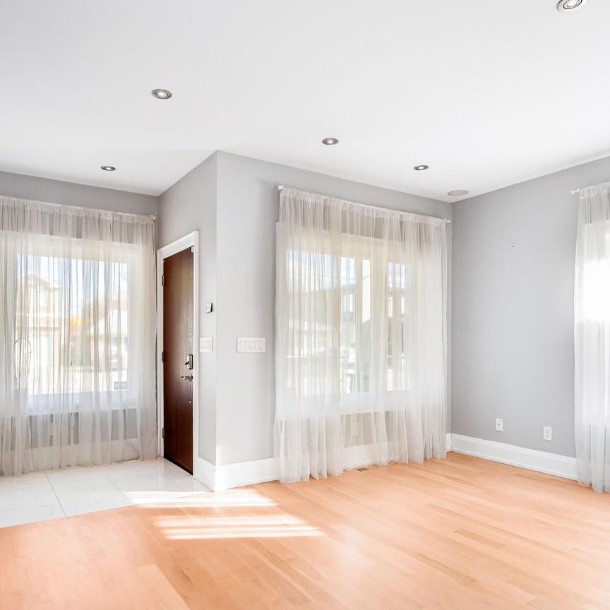 For Lease - 1050 Caven Street, Mississauga, Ontario - Photo 1