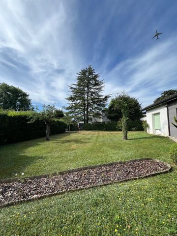 Beautiful detached villa nestled in a green oasis - Photo 3