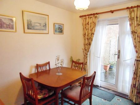 2 bedroom Bungalow To Let - Photo 2