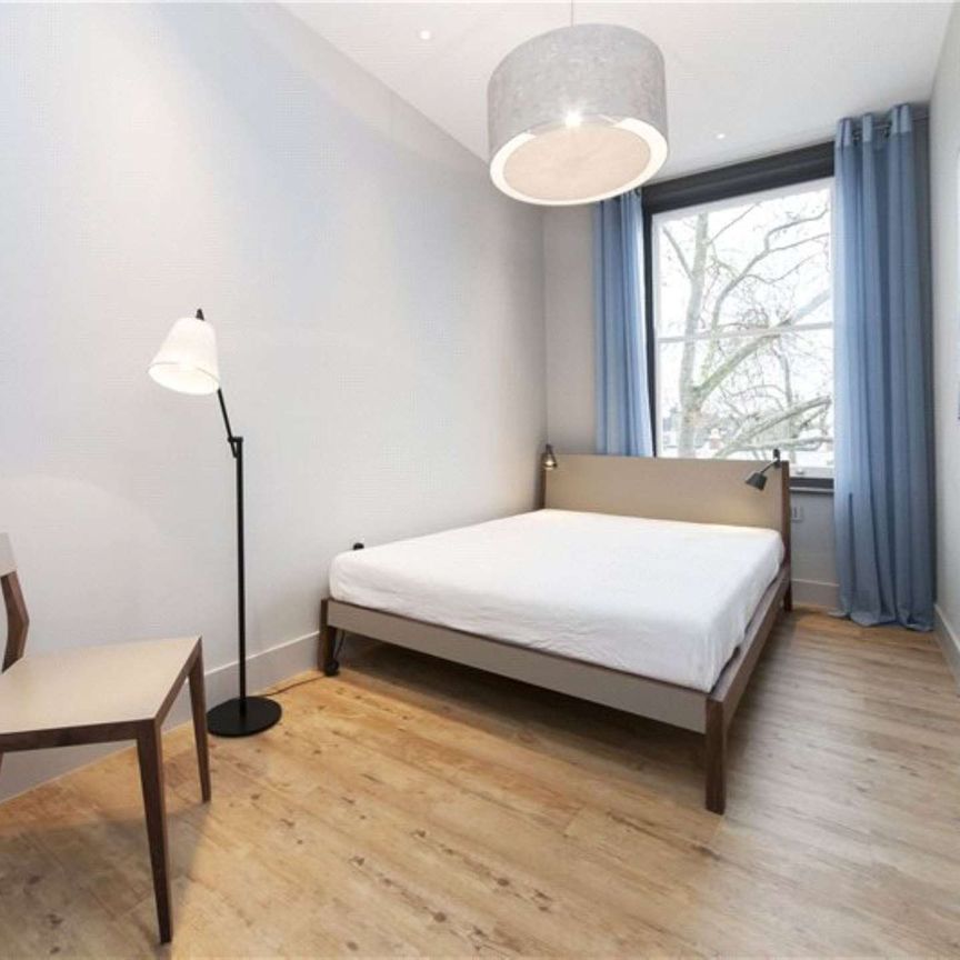 Immaculate two bedroom flat on Chiswick High Road. Modern throughout with furnishings. - Photo 1