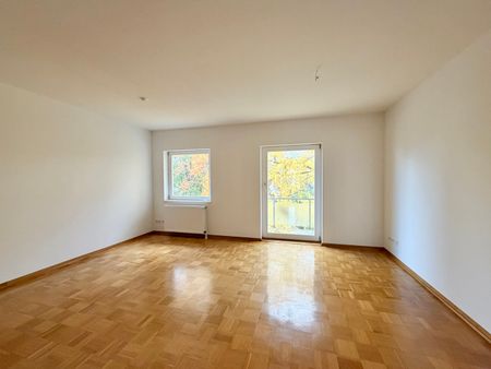 Großzügige 3-Zimmer-Dachgeschosswohnung mit Balkon in zentraler Lage - Photo 4