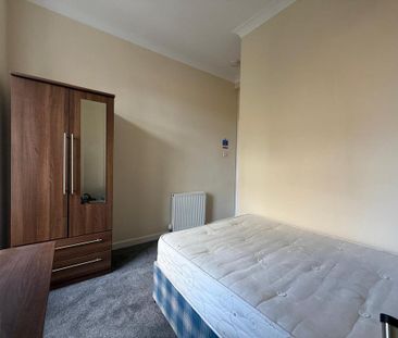 3 bedroom house of multiple occupation to rent - Photo 3