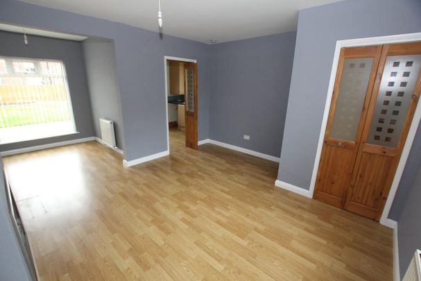 3 bedroom end of terrace house to rent - Photo 1