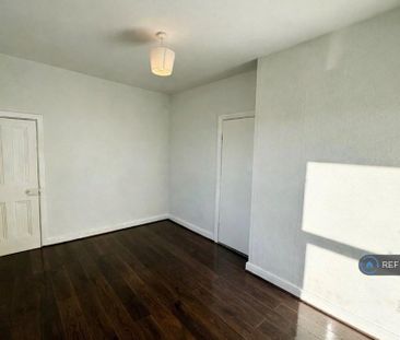 3 bedroom end of terrace house to rent - Photo 2