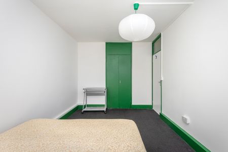 3 Bed Flat, Harold House, E2 - Photo 4