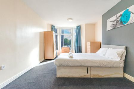 3 bedroom apartment to rent - Photo 2