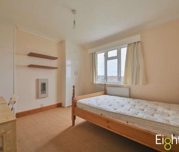 Carlyle Avenue, Brighton, BN2 - Photo 3