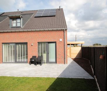 Prachtig afgewerkte nieuwbouwwoning met achterliggende tuin en berg... - Foto 6