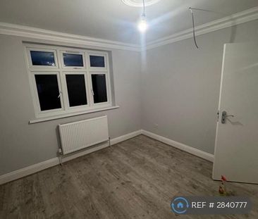 4 bedroom semi-detached house to rent - Photo 2