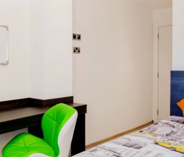 Flat 4 (Flat 1 Floor 2) - 5 Bedrooms - Photo 3