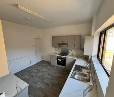 2 bedroom terraced house to rent - Photo 5