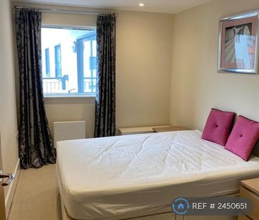 2 bedroom flat to rent - Photo 2