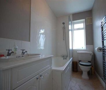 Meadway Gardens, Ruislip, Middlesex, HA4 - Photo 3
