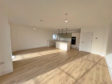 2 bedroom penthouse to rent - Photo 2