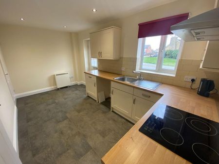 2 bedroom end of terrace house to rent - Photo 4