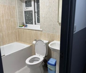 Room in a Shared House, Tanner Street, IG11 - Photo 6