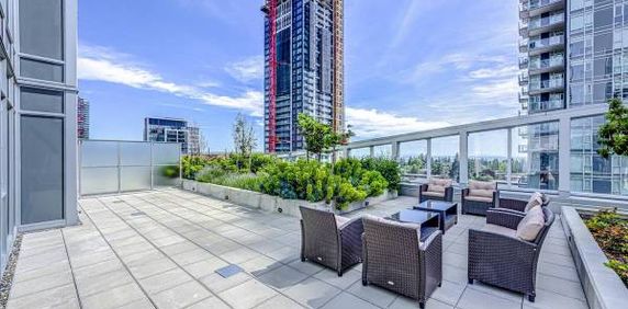 Private 1000sqft Deck , 2 Bedroom Furnished Metrotown! - Photo 2