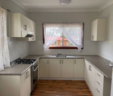 Modern, Accessible 3- Bedroom Home Minutes from the Water - Photo 5