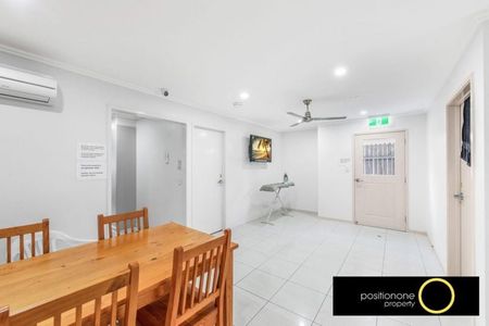 Large Air Conditioned Bedroom (Rent includes Electricity, Wifi & Water) - Photo 4