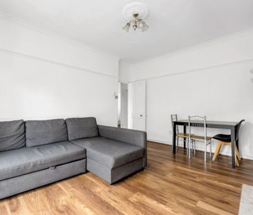 3 bedroom Flat To Let - Photo 1