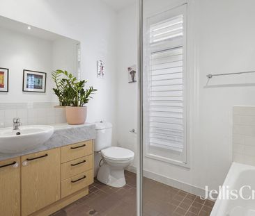 Double Storey Living in Prime Elsternwick Locale - Photo 4
