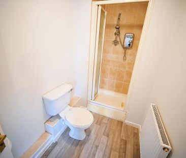 4 bedroom end of terrace house to rent - Photo 1