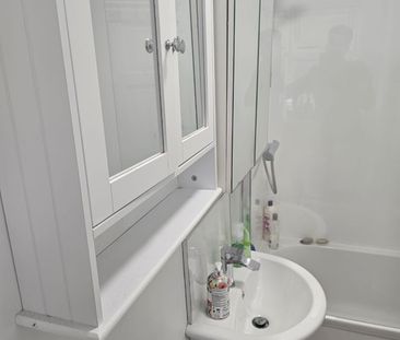 1 Bed Semi-Detached House, Guernsey Avenue, BS4 - Photo 4