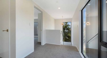 Brand-New ! Exceptional 4-Bedroom Townhouse for rent in Prestigious Takapuna - Photo 5