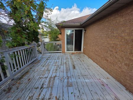 For Lease - 199 Livingstone Street, Barrie, Ontario - Photo 2