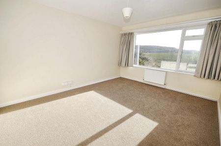 2 bedroom ground floor flat to rent - Photo 2