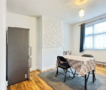 3 bedroom house to rent Crawley Green Road, Luton, Bedfordshire, LU2 - Photo 3