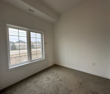For Lease - 31 Pumpkin Corner Crescent, Barrie, Ontario - Photo 1