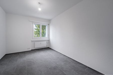 Rent a 4 ½ rooms apartment in Niederhasli - Photo 3