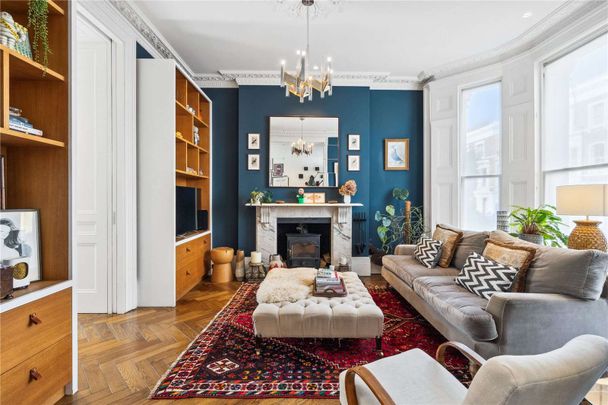 A beautifully presented house with exceptional entertaining space and a south-facing garden - Photo 1