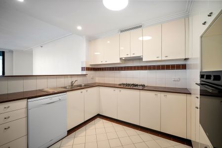 Newly Updated Coastal Apartment in Prime Cronulla Location - Photo 3