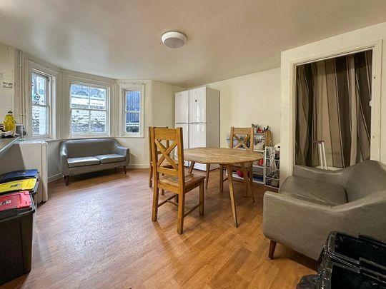 1 bedroom in a house share to rent - Photo 1