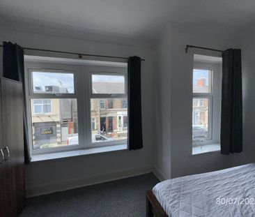 4 bedroom terraced house to rent - Photo 3