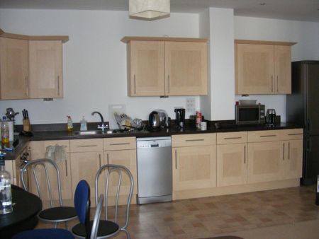 2 bedroom flat to rent - Photo 5