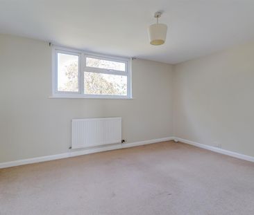 A 2 Bedroom House in Swindon Village GL51 9QH - Photo 5