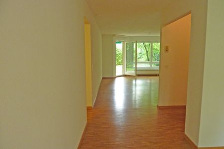 Living in a central location – in a green environment with a seating area - Photo 3