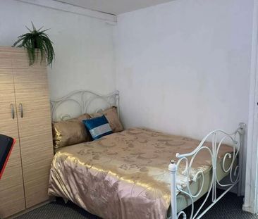 Room in a Shared Flat, Harts Lane, IG11 - Photo 6