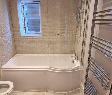 2 bedroom semi-detached house to rent - Photo 6